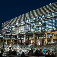 Der Geist des Reviers, Lichtprojektion und Audioinstallation Ruhr-Universität Bochum von Sigrid Sandmann im Rahmen von Extraschicht 2012