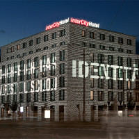 Lichtprojektion, 25 Jahre Friedliche Revolution, InterCity Hotel Leipzig, 2014
<br>
Foto: Sigrid Sandmann