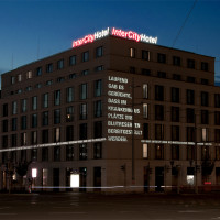 Lichtprojektion, 25 Jahre Friedliche Revolution, InterCity Hotel Leipzig, 2014 
Foto: Sigrid Sandmann