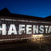 Resonanzraum, Lichtprojektion Tausendfensterhaus, Duisburger Akzente 2016,
Foto: Dirk Soboll