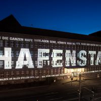 Resonanzraum, Lichtprojektion Tausendfensterhaus, Duisburger Akzente 2016,
Foto: Dirk Soboll