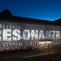 Resonanzraum, Lichtprojektion Tausendfensterhaus, Duisburger Akzente 2016,
Foto: Dirk Soboll