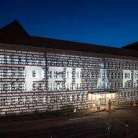 Resonanzraum, Lichtprojektion Tausendfensterhaus, Duisburger Akzente 2016,
Foto: Dirk Soboll