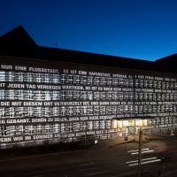 Resonanzraum, Lichtprojektion Tausendfensterhaus, Duisburger Akzente 2016,
Foto: Dirk Soboll